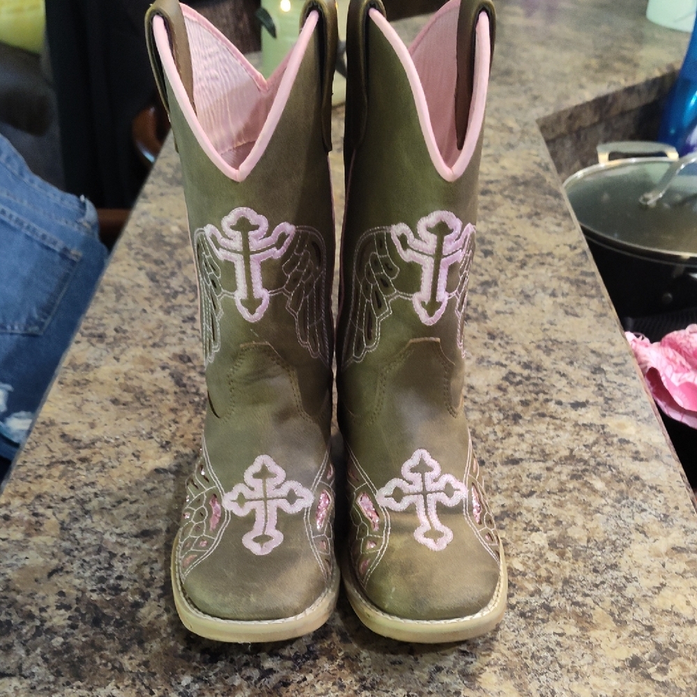 Twister Olive Boots with Pink Embroidery